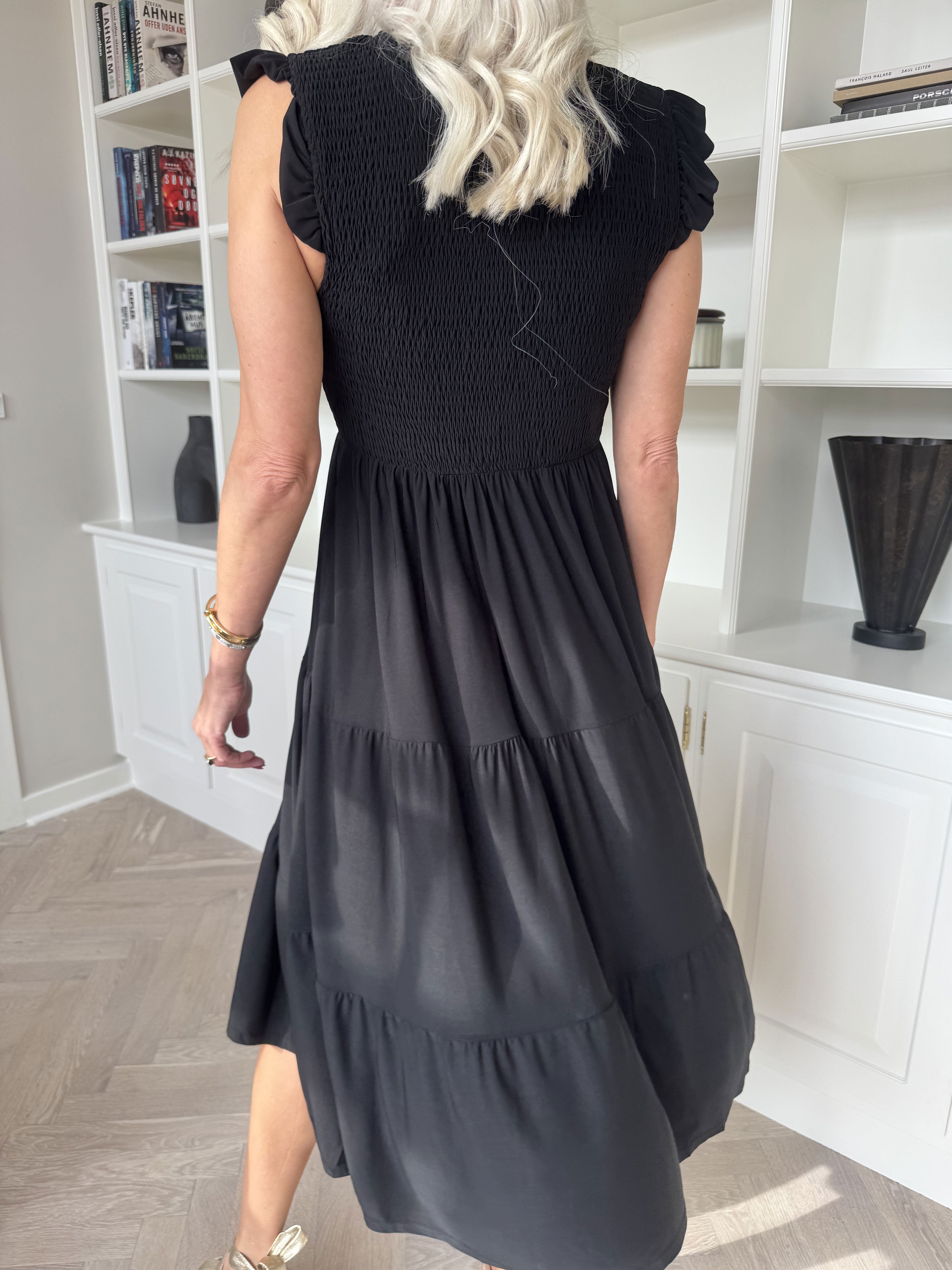 Kelly Sleeveless - Elastisk klänning med smockat bröst